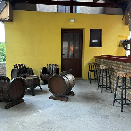 Kucica U Pesku * Vladimirovac