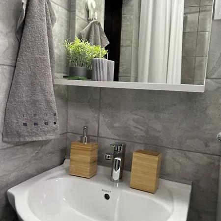 Kucica U Pesku * Vladimirovac