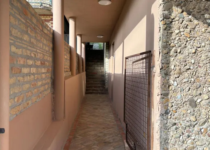 Kucica U Pesku * Vladimirovac